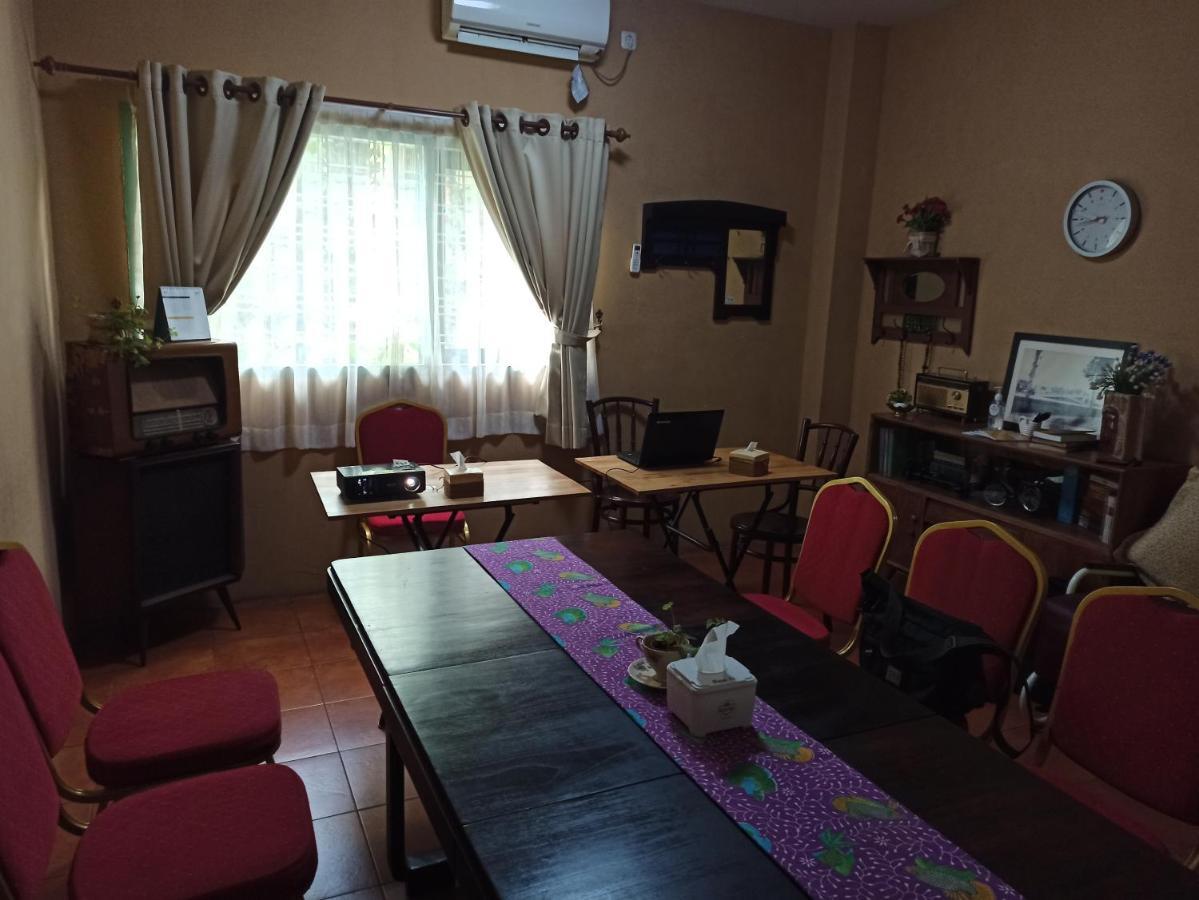Hotel Roemah 28 Syariah Medan Exterior foto