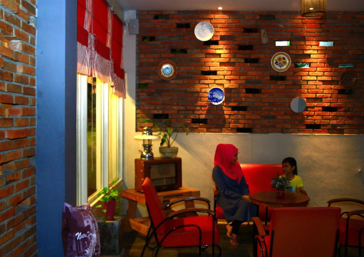Hotel Roemah 28 Syariah Medan Exterior foto