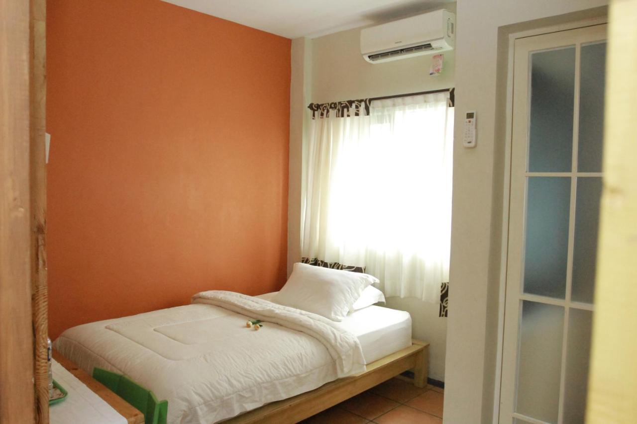 Hotel Roemah 28 Syariah Medan Exterior foto