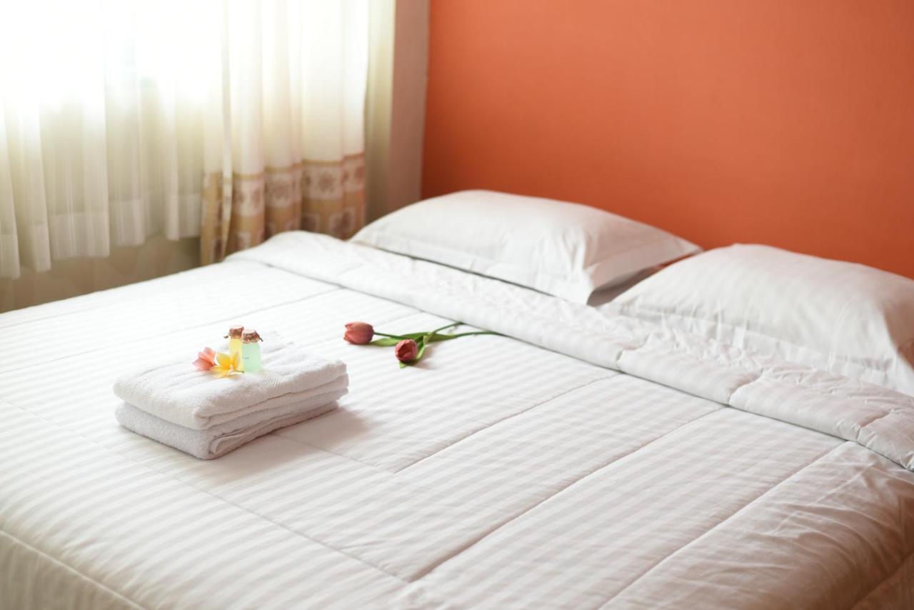 Hotel Roemah 28 Syariah Medan Exterior foto