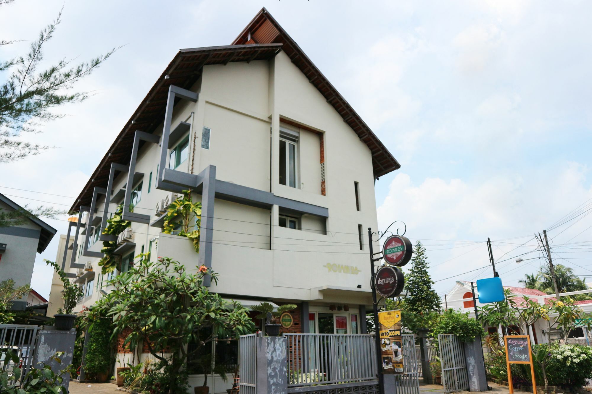 Hotel Roemah 28 Syariah Medan Exterior foto